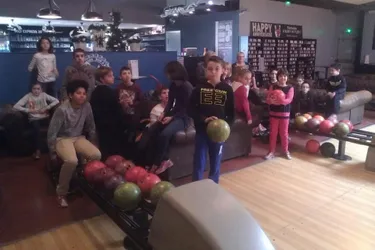 Copains et copines au bowling
