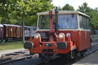 Le matériel ferroviaire de l’association était présenté à la gare