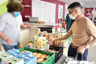 Une distribution de colis alimentaires pour des étudiants dans le besoin a eu lieu ce jeudi à Montluçon (Allier)
