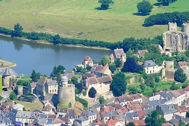 Découvrir le château de Bourbon-l'Archambault (Allier) à travers les siècles