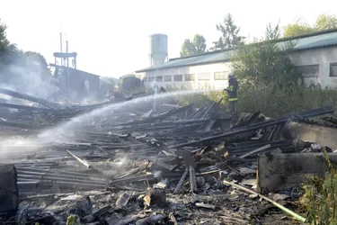 Un hangar entièrement détruit par un incendie à Saligny-sur-Roudon