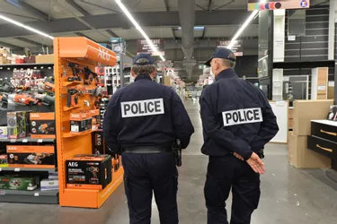 Pourquoi la police a-t-elle fait une descente dans les commerces de Guéret ?