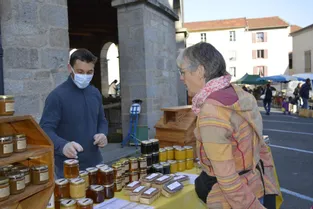 Le retour du marché vécu comme une bouffée d'air pour habitants et producteurs, à Ambert (Puy-de-Dôme)
