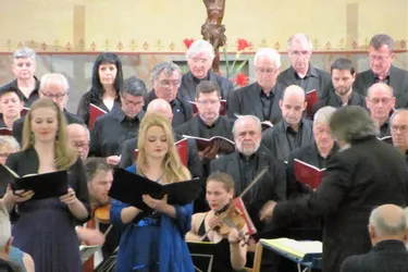 Violons et chant choral à l’église