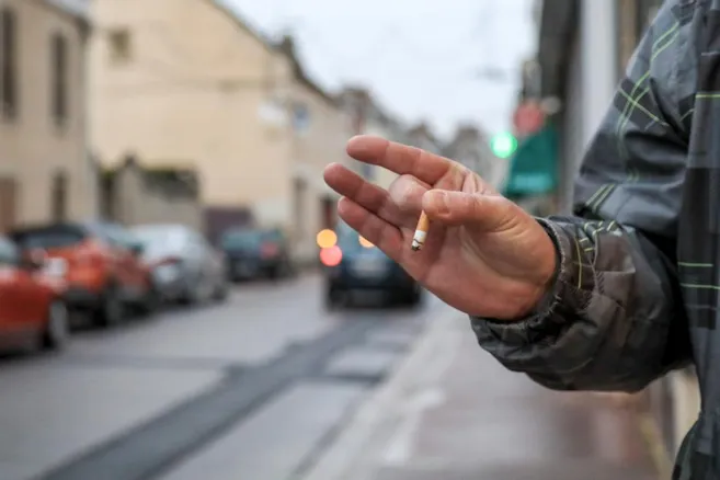 coles, plages, parcs... Le gouvernement interdit la cigarette "l o il y  a des enfants" - L'cho Rpublicain