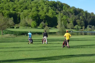 Le golf espère reprendre la compétition solidaire, en mai