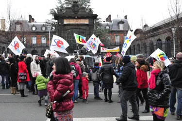 Entre 500 et 600 manifestants devant le rectorat pour critiquer le projet de Vincent Peillon