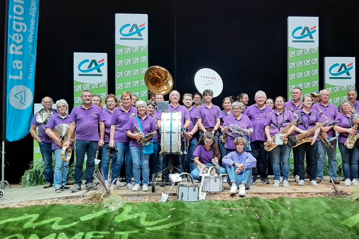 la-fanfare-de-diou-au-sommet-la-montagne