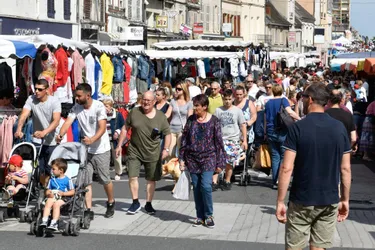 Deux cent quarante commerçants et des milliers de chalands dans les rues de Montluçon