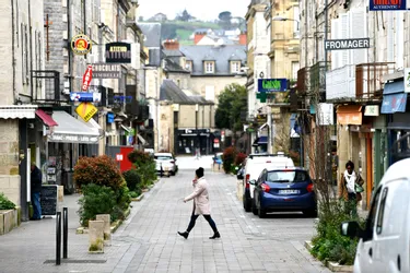 Ambiance pesante et centre-ville quasi désert à Brive (Corrèze)