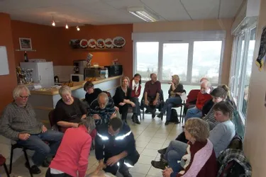 15 citoyens volontaires apprenent les gestes qui sauvent avec les pompiers