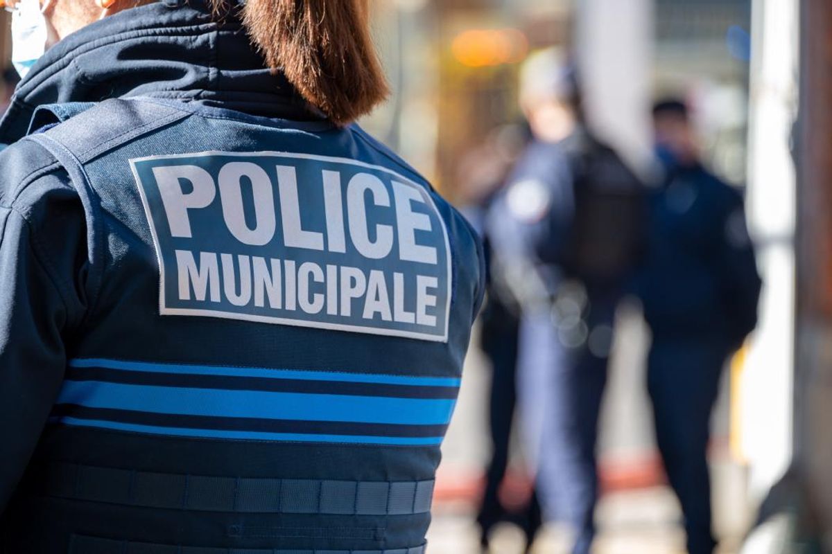 En colère contre "les dérives" de la police municipale à Beaumont (Puy ...