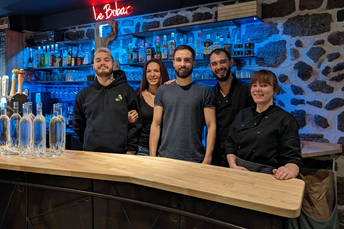 Une nouvelle équipe derrière le comptoir du bar-brasserie le Bobar au ...