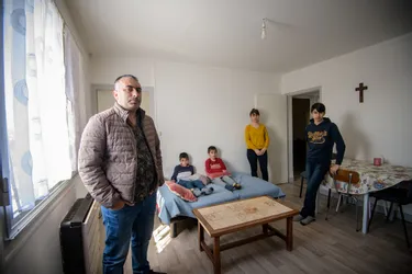 Menacée d'expulsion, une famille arménienne installée à Montluçon (Allier) demande une entrevue avec le préfet