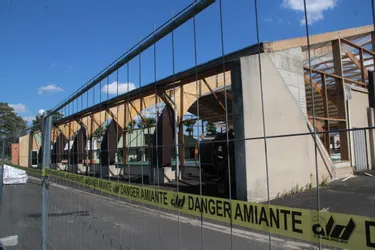 A Brioude (Haute-Loire), la rénovation des tennis couverts a débuté par le désamiantage