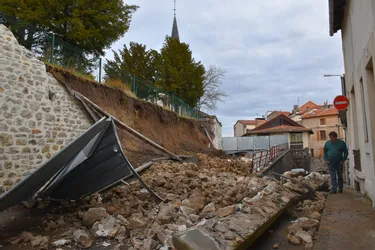 Un mur du presbytère s'effondre à Châtel-Guyon (Puy-de-Dôme)