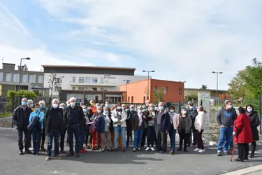 Face aux restrictions des visites liées au Covid-19, les familles des résidents de l'Ehpad d'Ennezat (Puy-de-Dôme) s'inquiètent