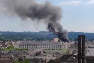 Incendie dans un hangar abritant des voitures de collection à Brive