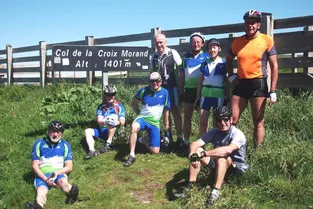 Les Cyclos des Monédières pédalent à travers la France cet été