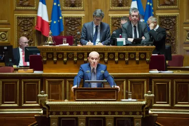 Claude Malhuret, ancien maire de Vichy, devenu incontournable au Sénat