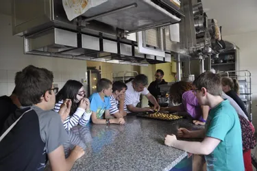 Les élèves de l’ULIS en atelier pâtisserie