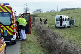 Sortie de route d'un minibus scolaire : onze blessés légers dans l'Allier [mise à jour]