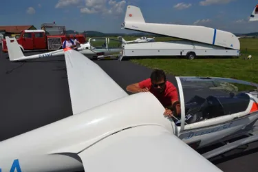 Un club de vol à voile autrichien a pris ses quartiers à Loudes pour quinze jours