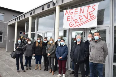 Les agents du lycée de la Haute Auvergne de Saint-Flour en grève pour l'égalité salariale