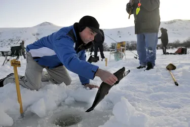 Puy-de-Dôme : la pêche blanche aura bien lieu, ce week-end, sur la glace du lac de Guéry