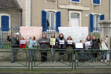 Des parents d'élèves bloquent l'école Edith-Busseron