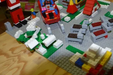 17 personnes ont imaginé Noël en Lego®