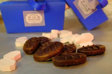 La chocolaterie « Aux Marocains » réinvente la pastille Vichy (Allier)