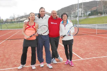 Soixante tennismen au tournoi interne au club