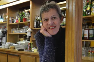 Geneviève Sintas fait chanter son accent québécois dans son bar du Postel