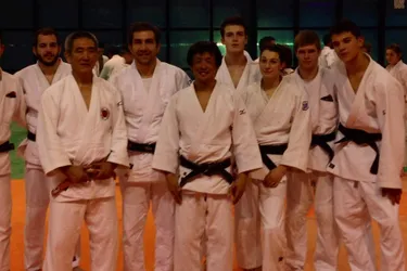 Sur les tatamis avec des entraîneurs japonais
