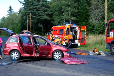 La collision fait quatre blessés à Montchamp (Cantal)