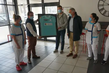 L'ASM dédie un maillot au personnel soignant du Pôle Santé République à Clermont