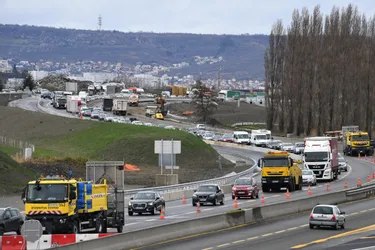 Autoroute A75 déviée à hauteur du Zénith d'Auvergne : deux jours de travaux pour réparer le pont percuté