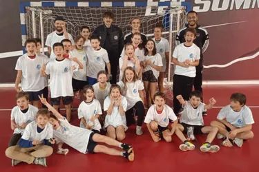 Les jeunes handballeurs de Cournon d'Auvergne (Puy-de-Dôme) en stage pendant les vacances