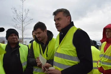 Le député Peter Vigier est venu dire son soutien aux "gilets jaunes" de Brioude