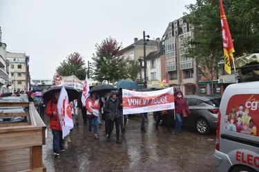 Environ 150 personnes ont manifesté, à Moulins (Allier), à l'appel de l'intersyndicale interprofessionnelle
