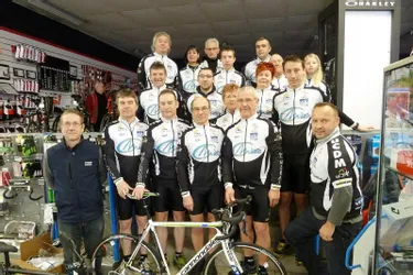 L’Union Cycliste Domératoise Montluçonnaise en noir et blanc