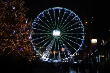 Une grande roue de 18 mètres, une patinoire givrée et une voiture à gagner pour fêter Noël à Brive (Corrèze)