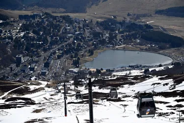 L’annonce d’une réouverture des stations de ski courant janvier a jeté un coup de froid dans la Sancy