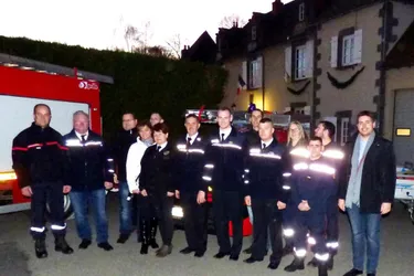 Huit pompiers polonais en visite