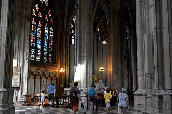 Orleans Intérieure de la Cathédrale à Orléans