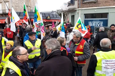 160 manifestants contre la réforme des retraites font la tournée des permanences à Brive