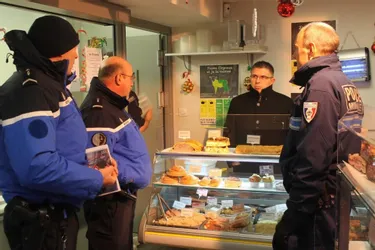 La gendarmerie et la police municipale en visite chez les commerçants