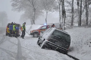 La chomette : Deux accidents dus à la neige sur la RN 102