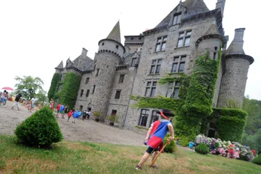 Une vie de château dans le département du Cantal